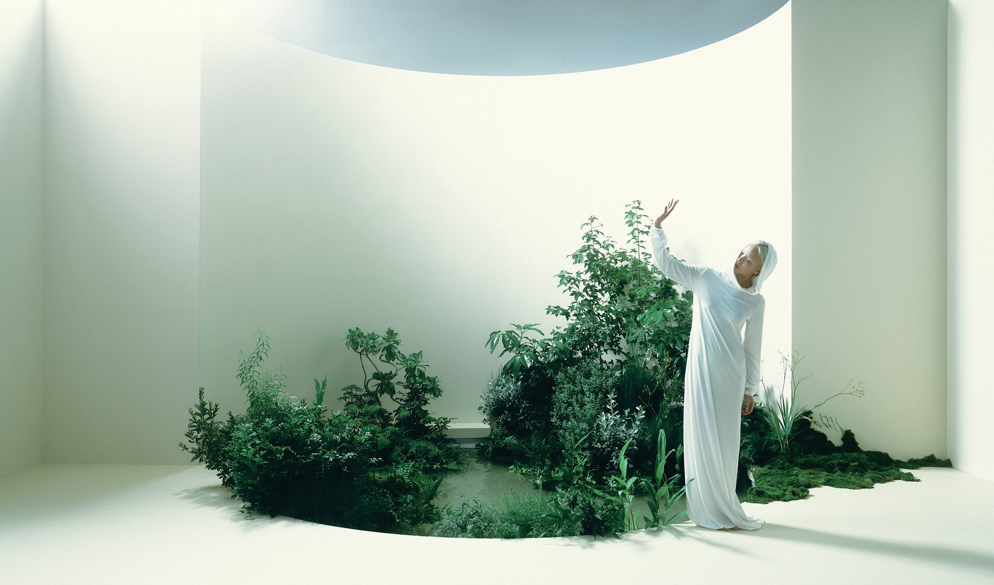 A sense of pause and weightlessness in a movement